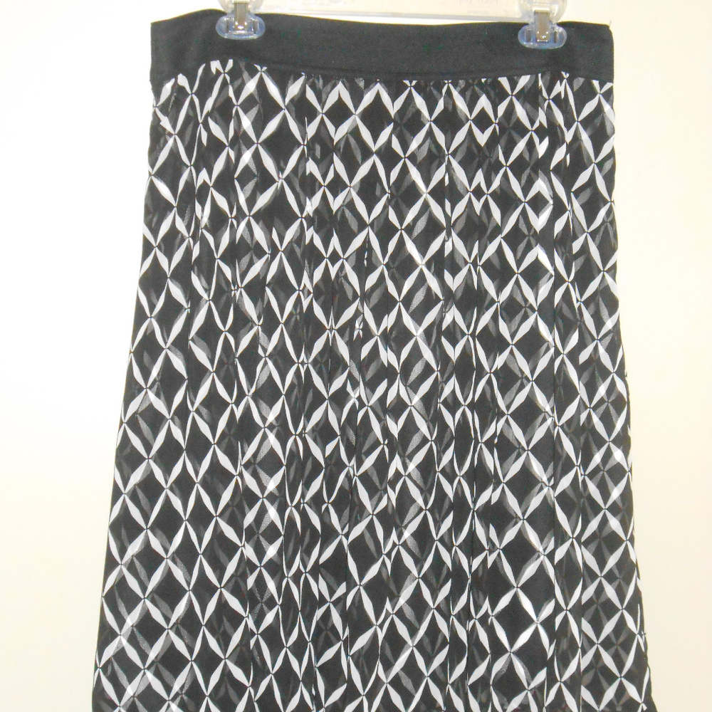 White House Black Market Size 14 skirt